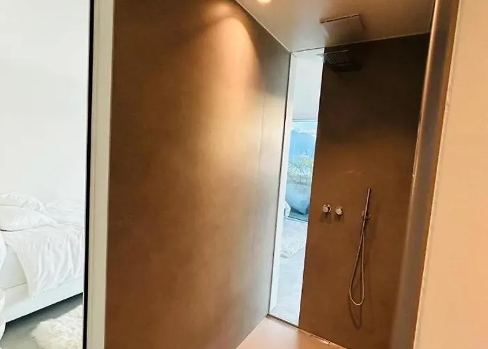 Evasion Lakefront In *