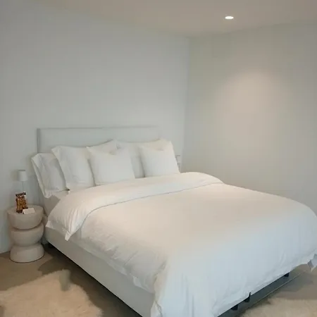 Evasion Lakefront In *