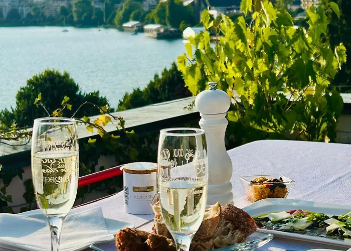 Evasion Lakefront In *