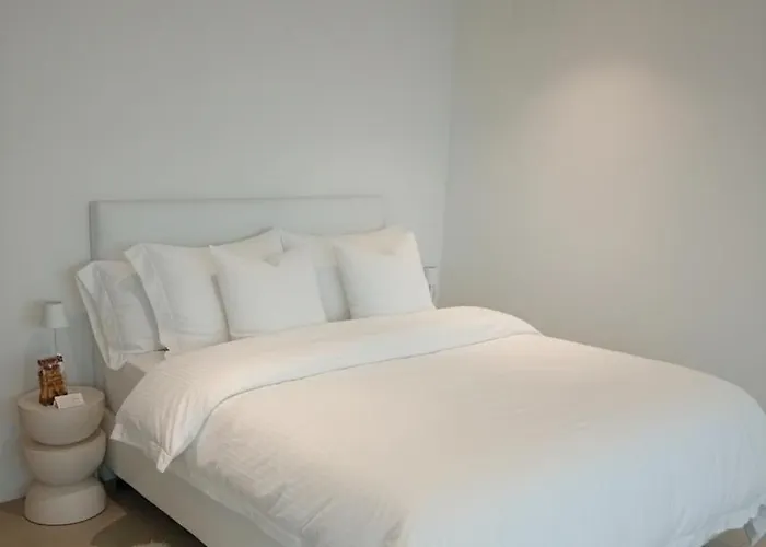 Evasion Lakefront In *